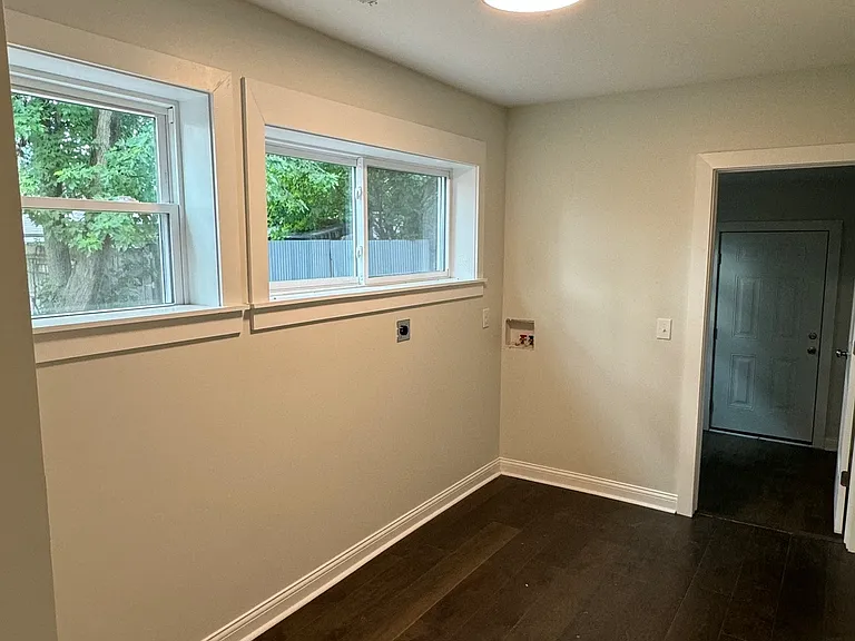 726 E Saint Catherine St — Photo 20