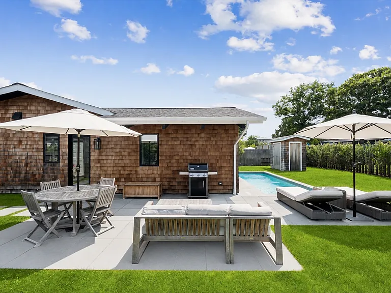 147 Soundview Dr — Photo 15