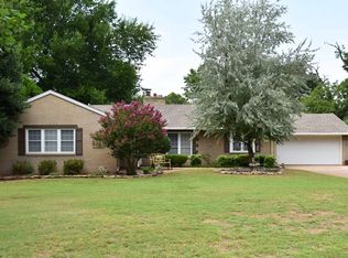 112 Elmwood Ave, Ponca City, OK 74601