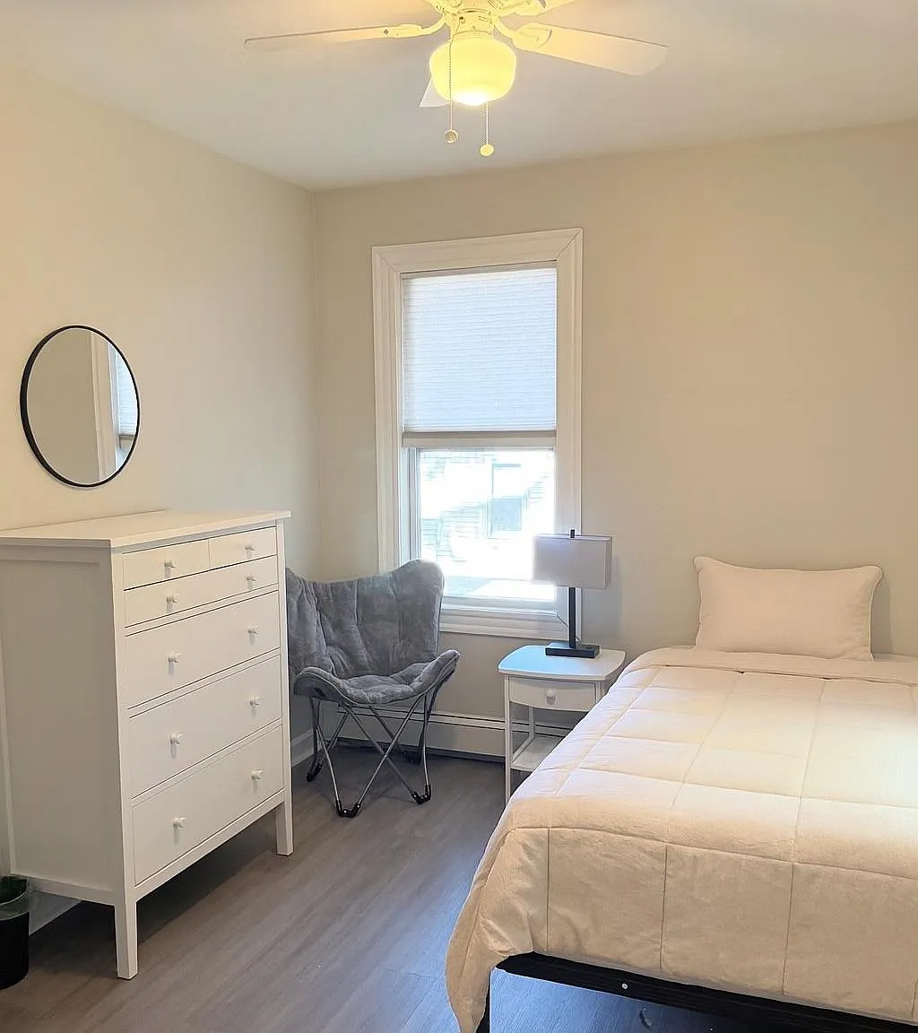 4 bed, 3.0 bath, 2200 sqft, $1,364 — Photo 1