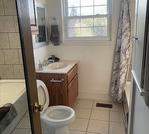 2nd image of 513 N Moccasin Pl