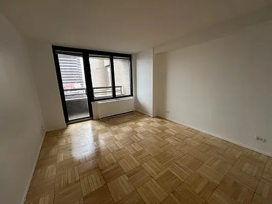 Rented by Yoram Adin, LREB | media 5
