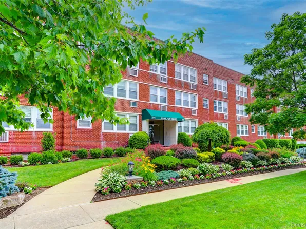 101 2nd Street #B11, Garden City, NY 11530