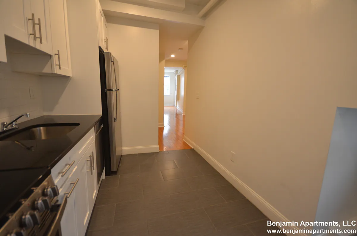 Building Photo - 123 Sutherland Rd #4