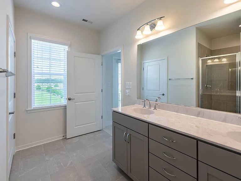 D2 Upper Level Home Owner's Bath