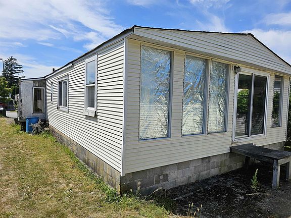 3rd image of 1895 Shore Cres