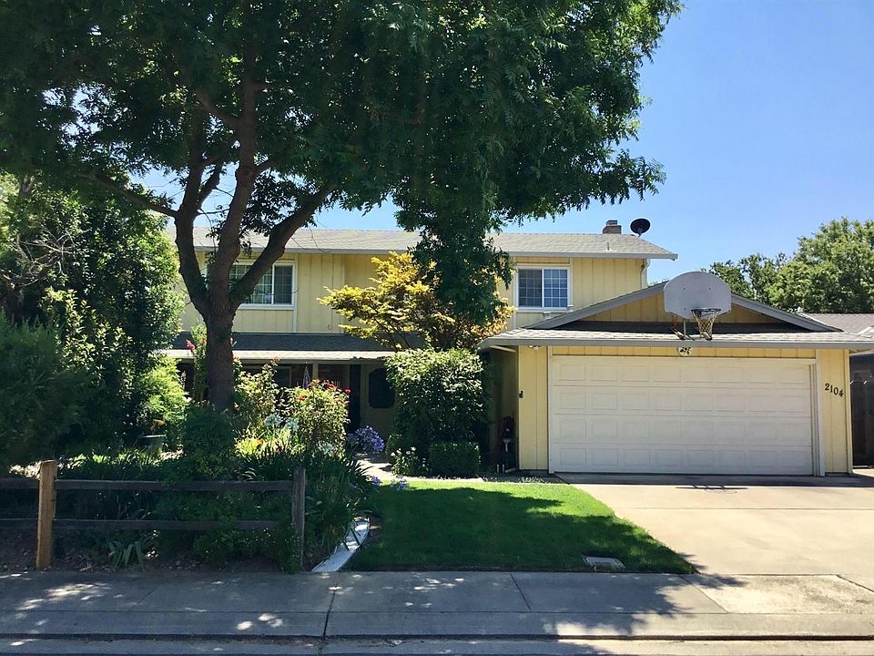 2nd image of 2104 Golden Leaf Ct