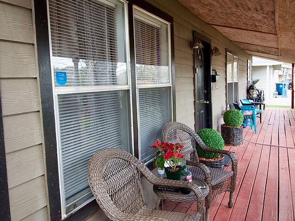 5th image of 1013 E Hutchinson