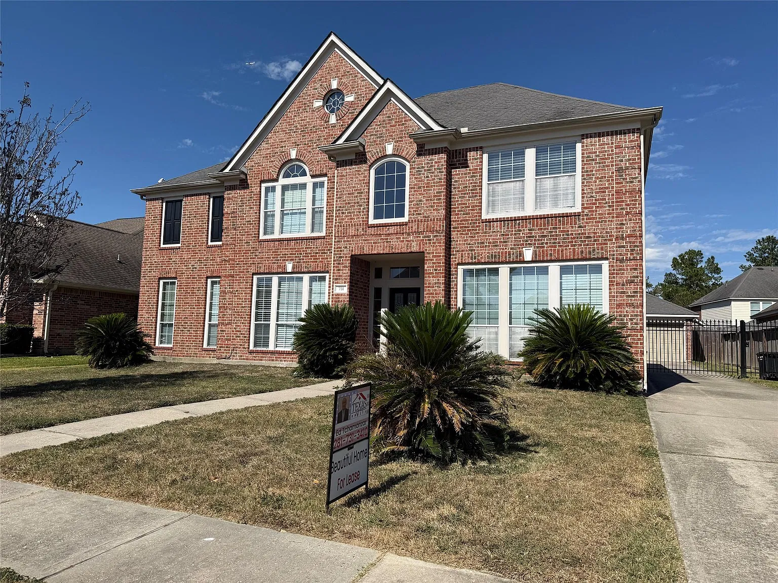 4 bed, 3.5 bath, 3947 sqft, $3,500 — Photo 2