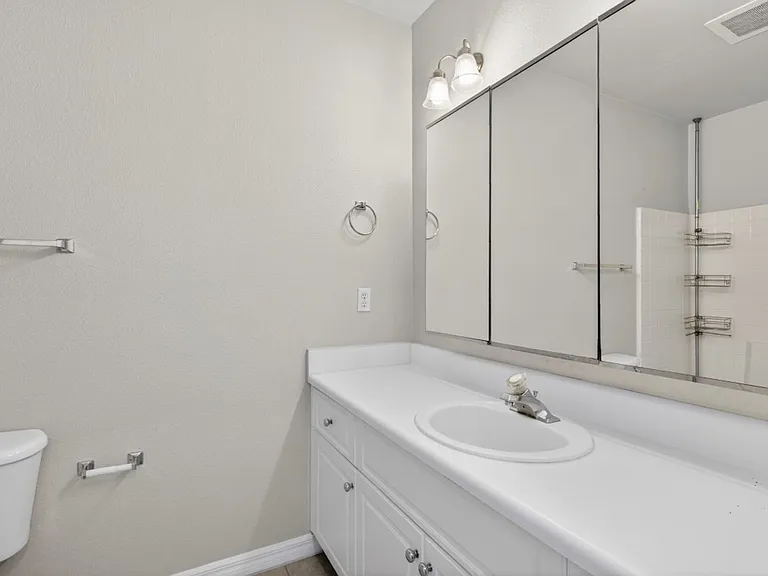 340 E Ashley St — Photo 17
