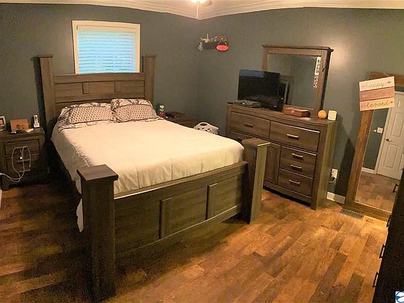 3rd image of 300 Cottonwood Cir