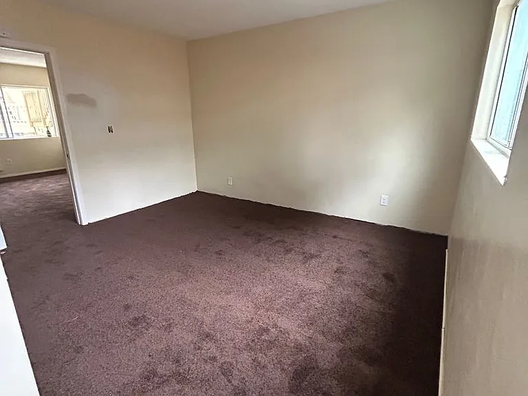 1521-1537 N Sierra Way — Photo 5