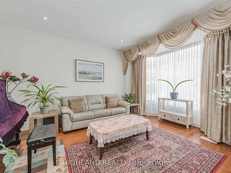 3426 Liptay Ave — Photo 4