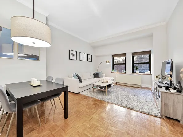 350 E 82nd St APT 2B, New York, NY 10028