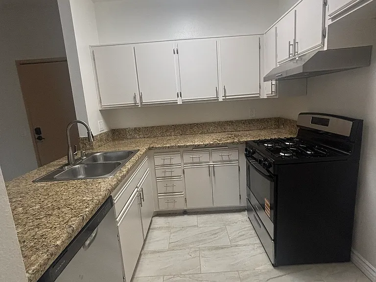 Tujunga Villas — Photo 9
