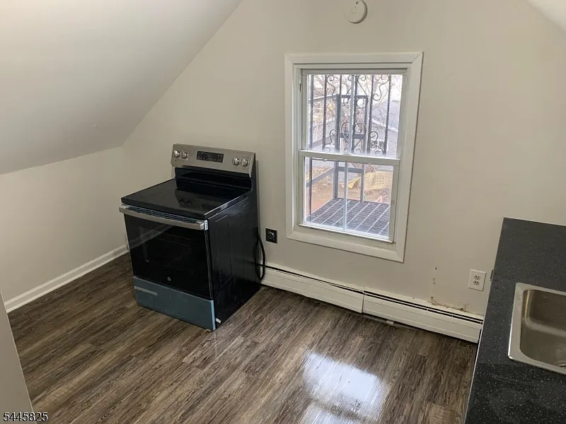 1 bed, 1.0 bath, $1,400 — Photo 4