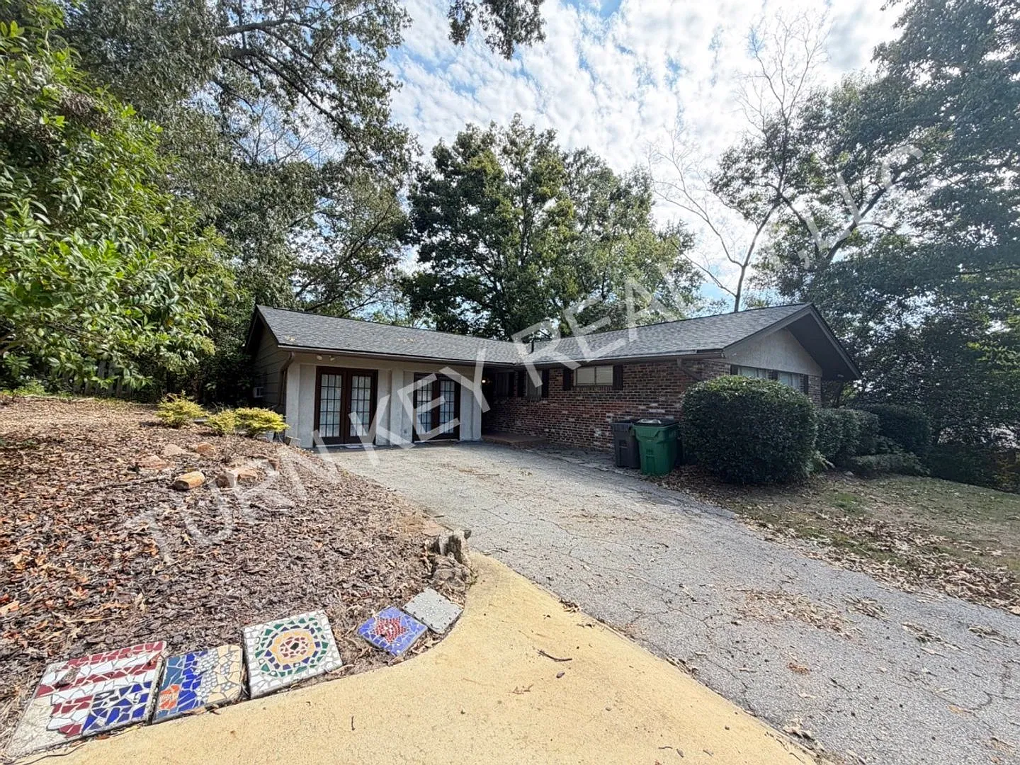 Charming 3 Bedroom Home in the Heart of Vestavia Hills Newly Updated! — Photo 1