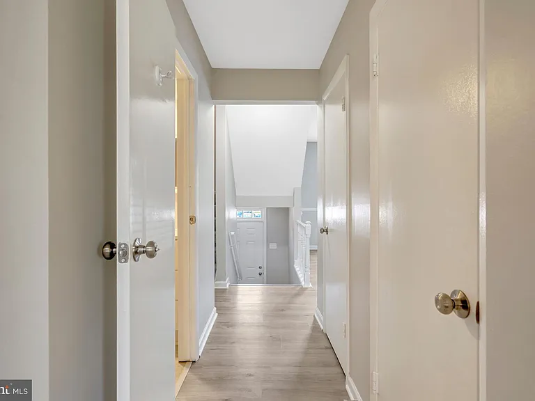 7065 Leewood Forest Dr — Photo 3