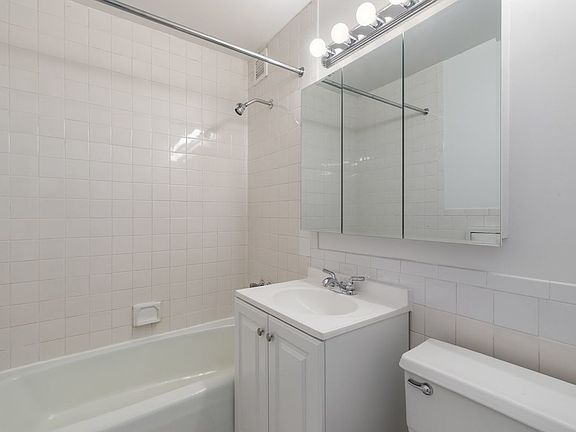 4th image of 154 W 70th St APT 6L
