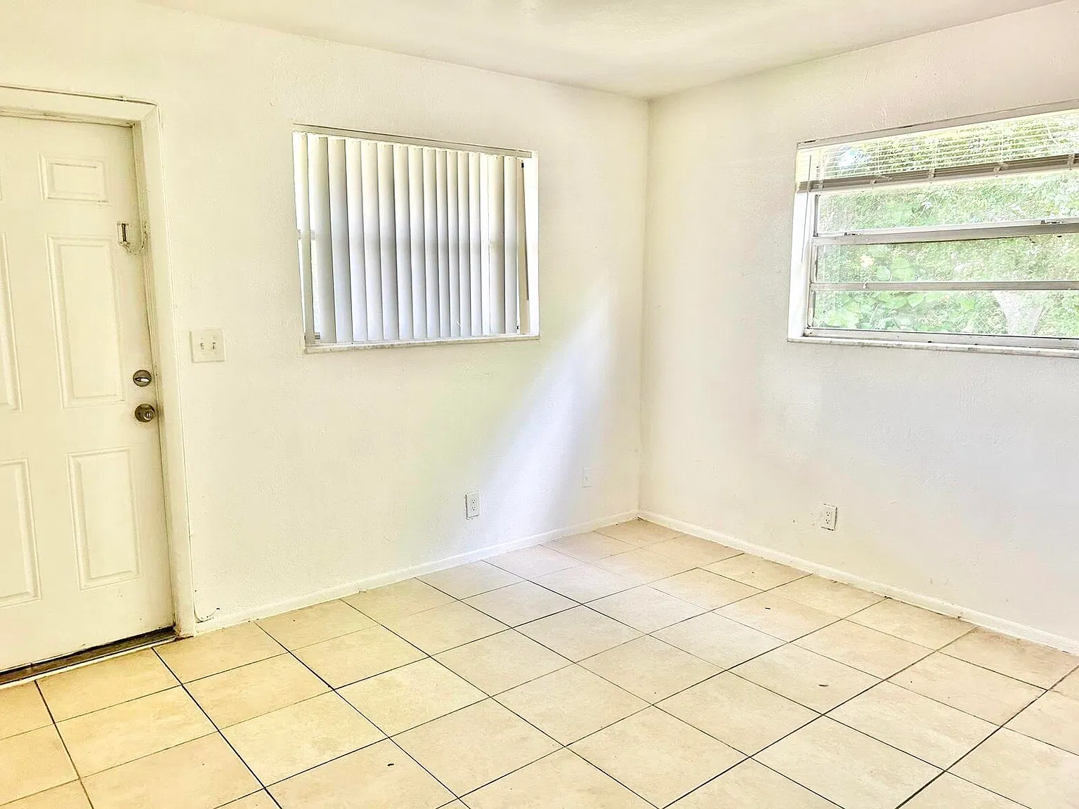 2 bed, 1.0 bath, 3233 sqft, $1,650 — Photo 4
