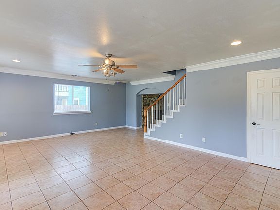3rd image of 15408 Armstrong Ave