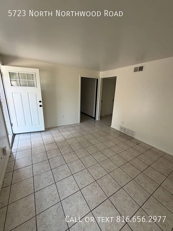 Charming 2BR/1BA Apartment in Northland KC Available Now! — Photo 3