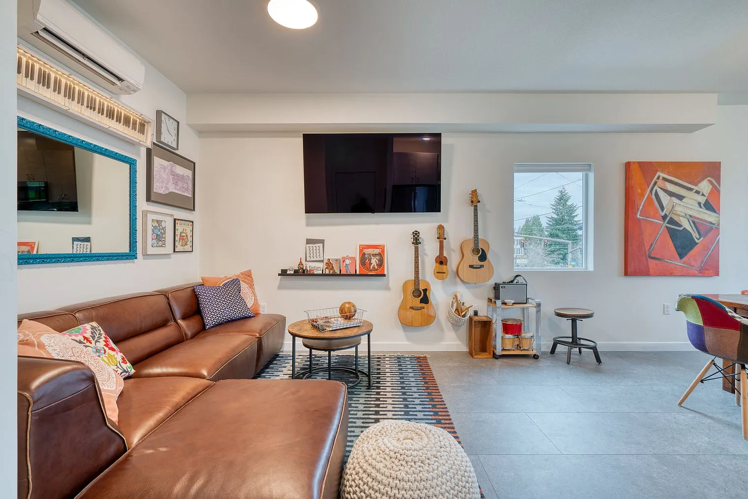 4 bed, 3.0 bath, 1399 sqft, $7,761 — Photo 3