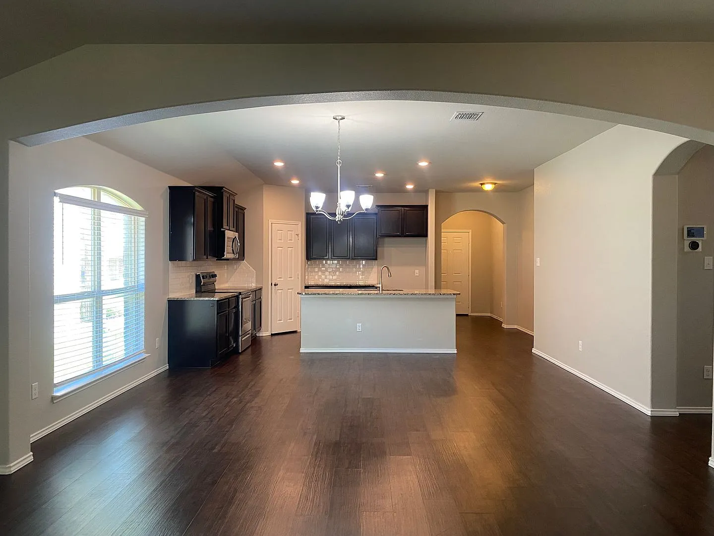 3 Bedroom Academy Isd — Photo 3