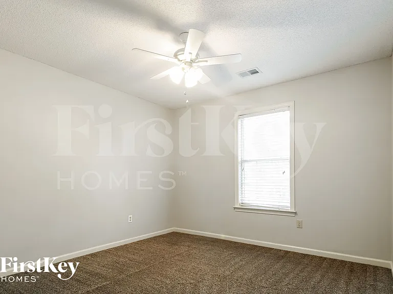 588 N Ericson Dr — Photo 10