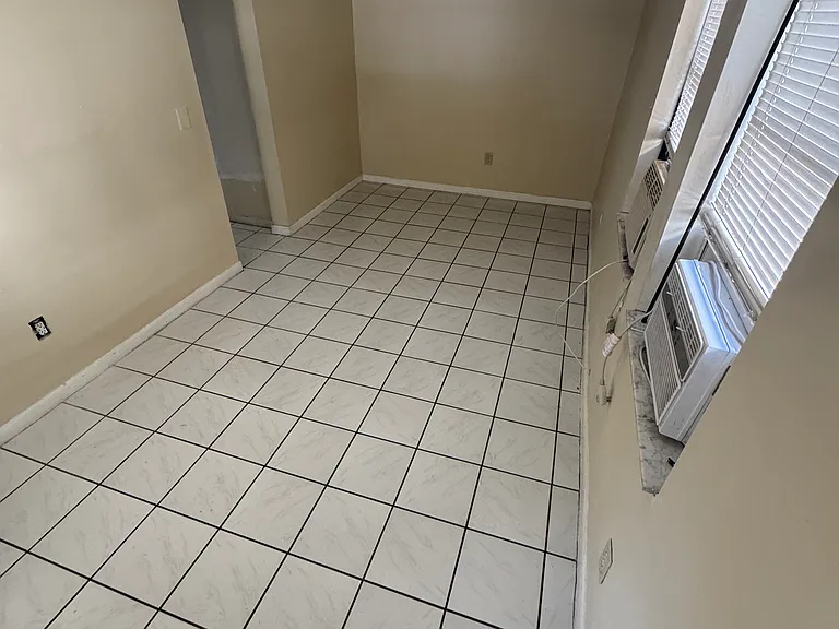 975 SW 2nd St #1 — Photo 9