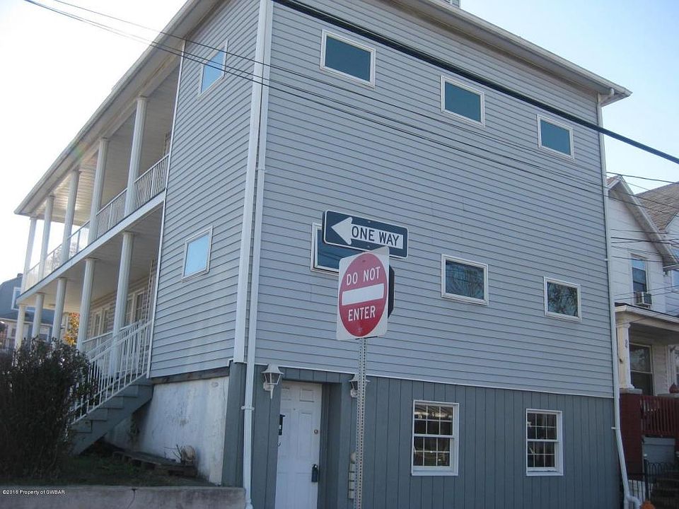 2nd image of 131 N Meade St