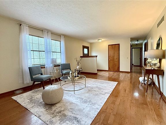 4th image of 55 Teri Ln