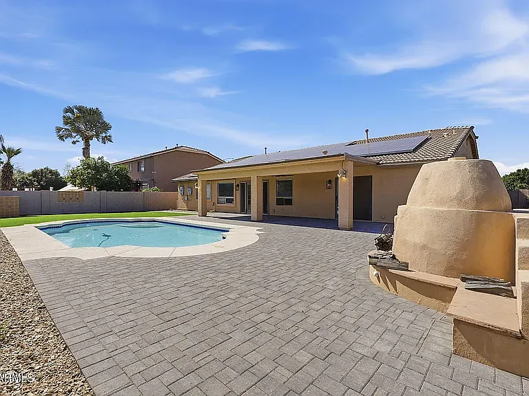 4 bed, 2702 sqft, $3,900 — Photo 3