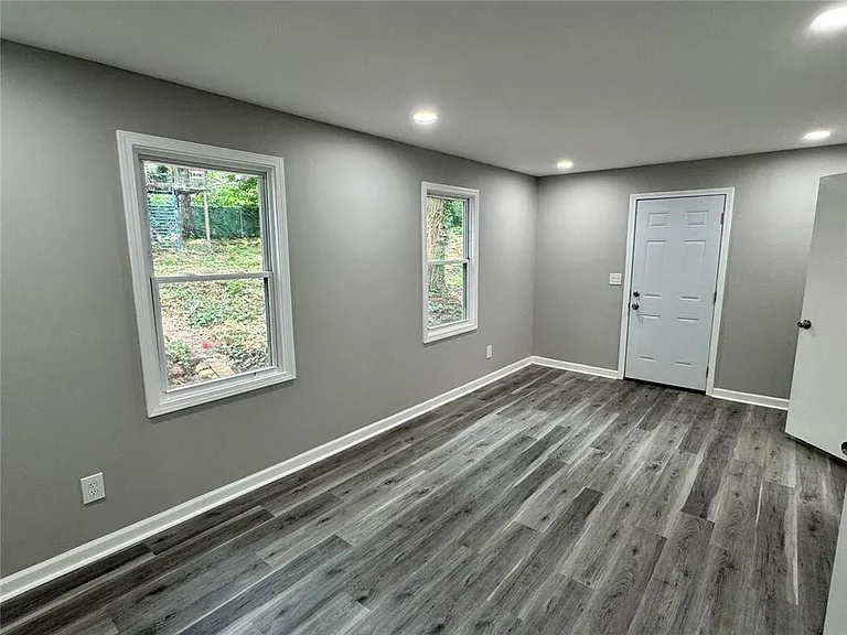 1508 Vancouver Dr — Photo 6