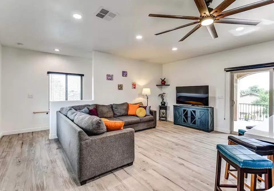 4121 E Pueblo Ave