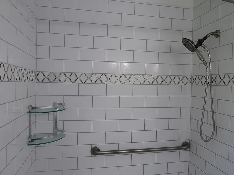 1085 Vaughn Ave — Photo 8