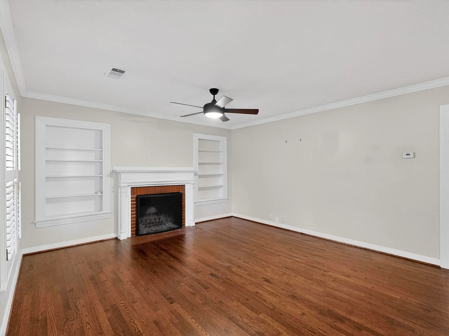 4810 Stanford Ave — Photo 3