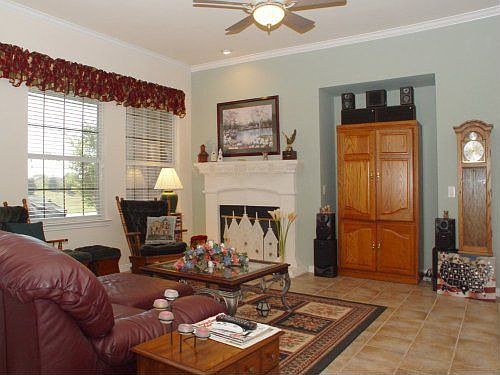 2nd image of 424 Cabellero Ct