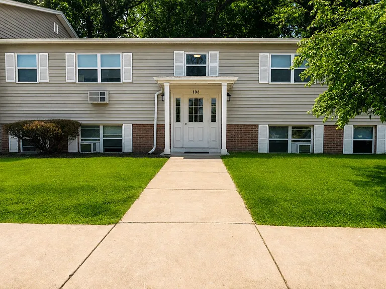 Penfield Village Apartment Homes — Photo 12