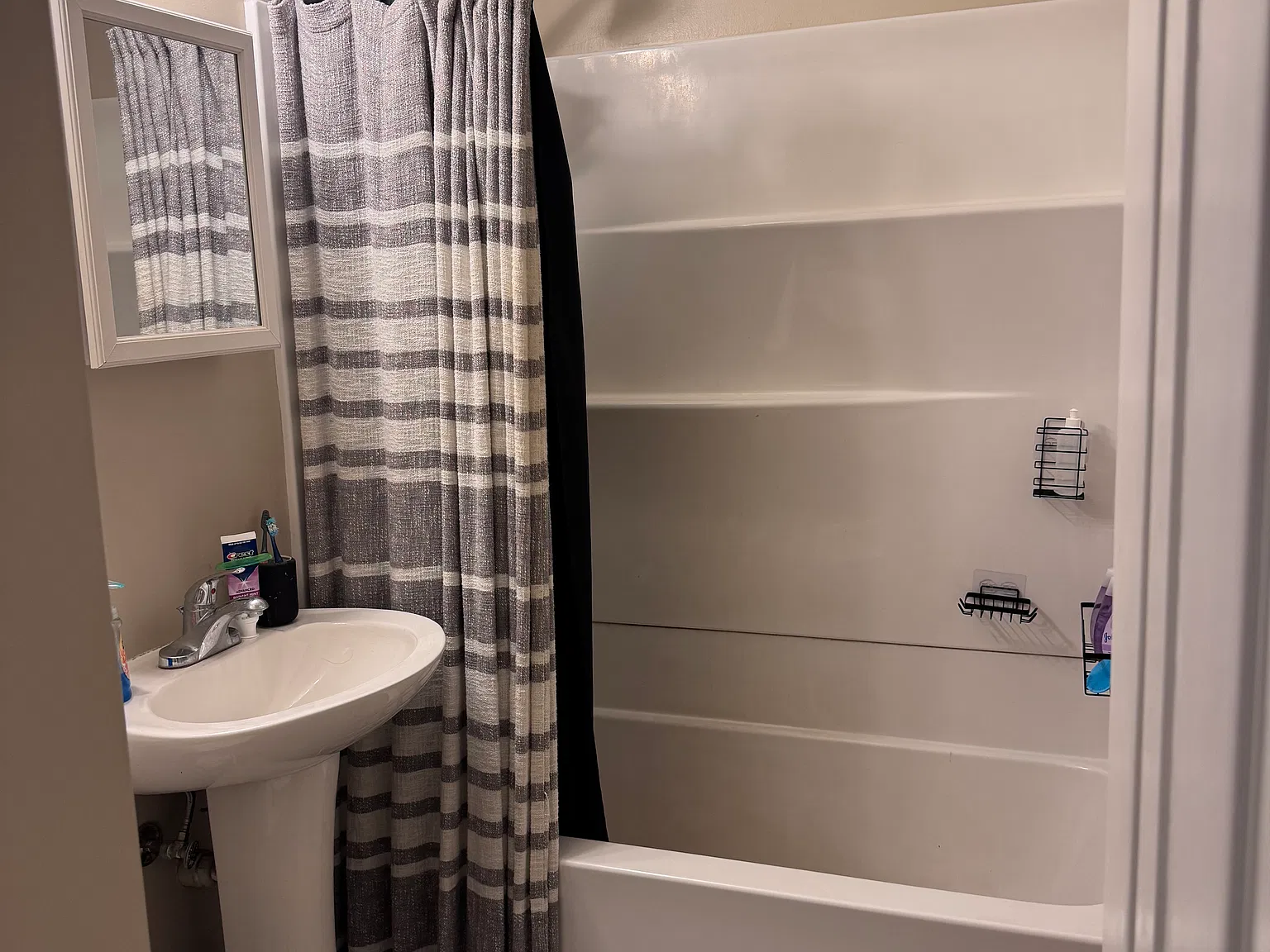 3 bed, 1.5 bath, 1232 sqft, $1,500 — Photo 4