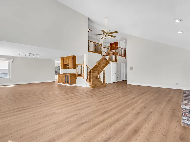 5650 Edgeview Dr — Photo 15