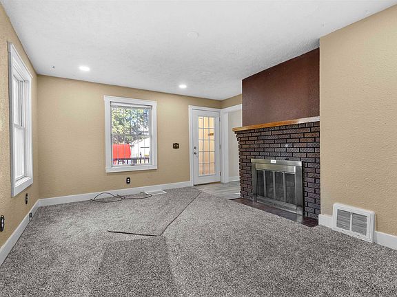 4th image of 1910 Andrews St