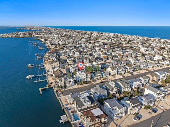 41 W Oceanview Dr, Brant Beach, NJ 08008
