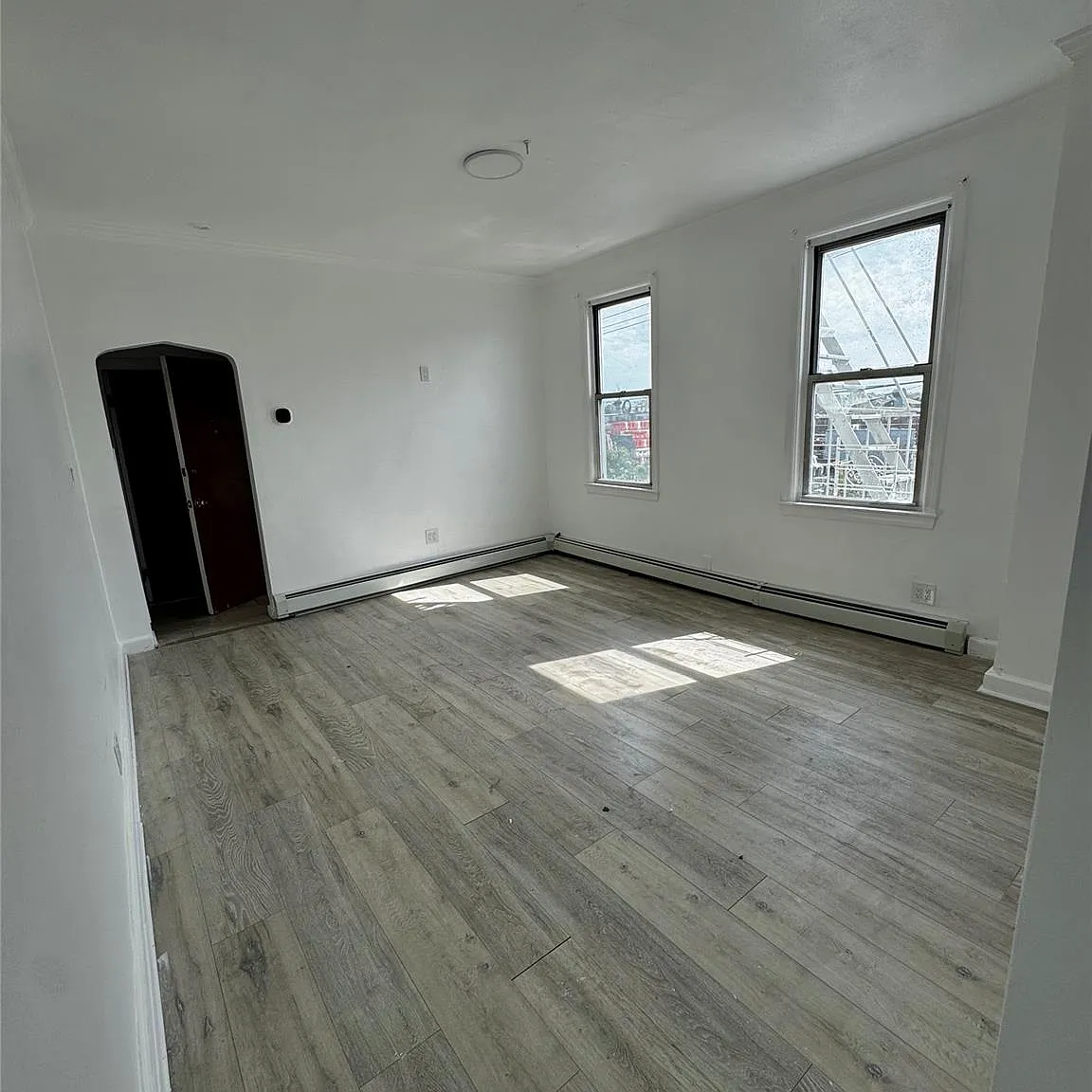 5 bed, 1.0 bath, 4025 sqft, $3,800 — Photo 1