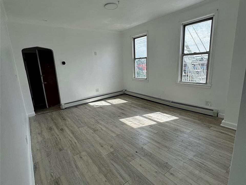 1st image of 1848 126th St