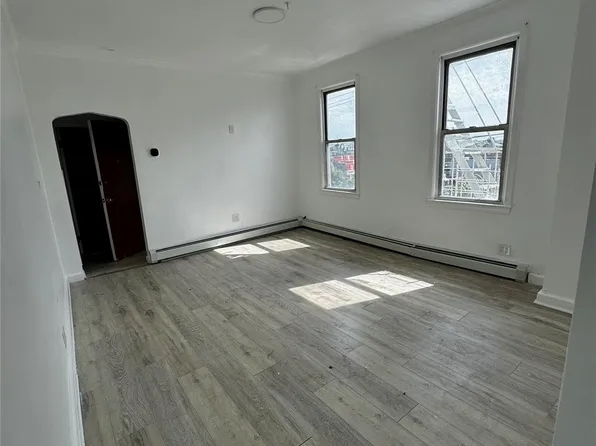 1848 126th St, Flushing, NY 11356