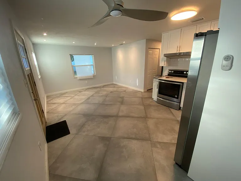 1721 W Walnut St — Photo 15