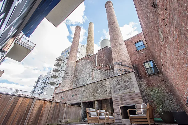 Sold by Brick&Mortar | media 23