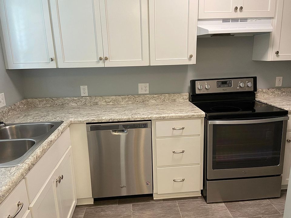 Kitchen upgraded 2017. All appliances and custom cabinets.