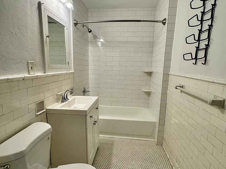 255 Park Rd #1 — Photo 20